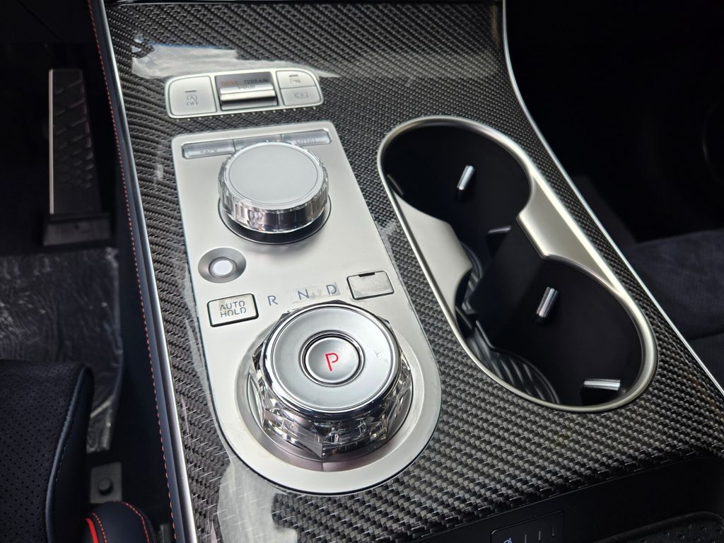 2027 Genesis GV70