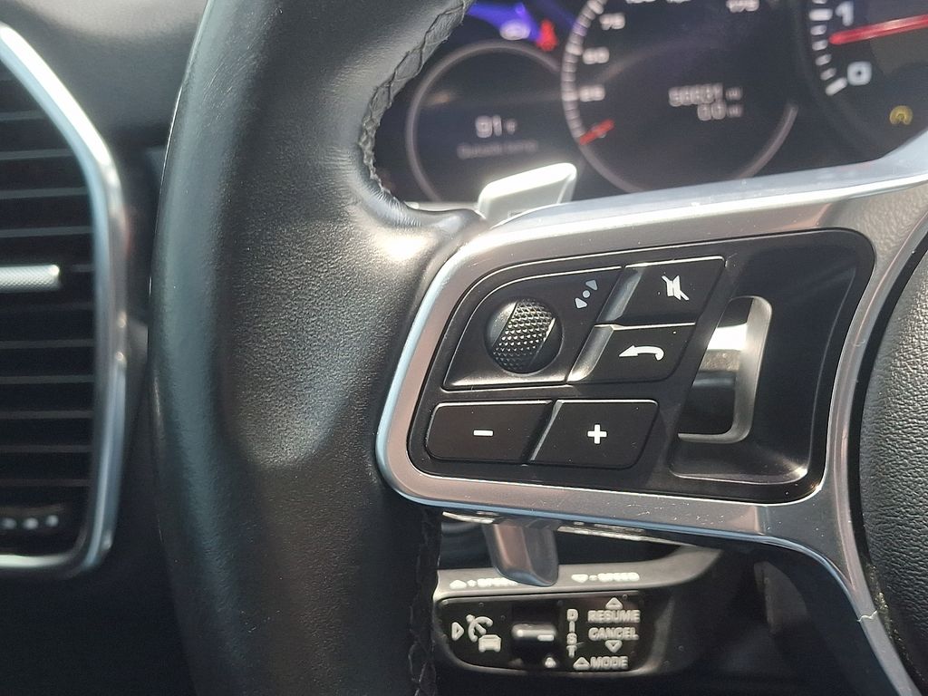 Thumbnail: 2020 Porsche Cayenne - 26