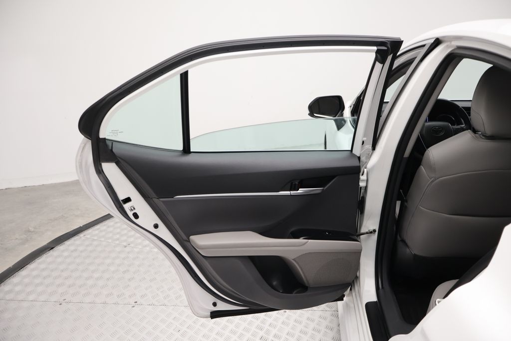 Thumbnail: 2019 Toyota Camry - 21