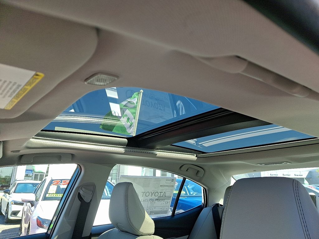 Thumbnail: 2025 Toyota Camry - 15