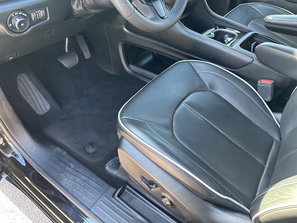 Used Car 2025 Chrysler Pacifica  Limited For Sale Under $40,000 In Austin, Texas