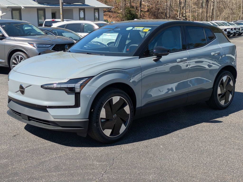 2026 Volvo EX90 Plus RWD