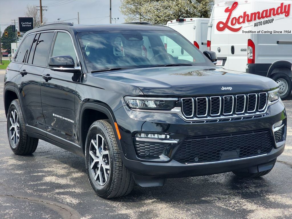 Diamond Black Crystal Pearlcoat 2024 Jeep Grand Cherokee Limited 4WD SUV / Crossover Four-Wheel Drive 8-Speed Automatic