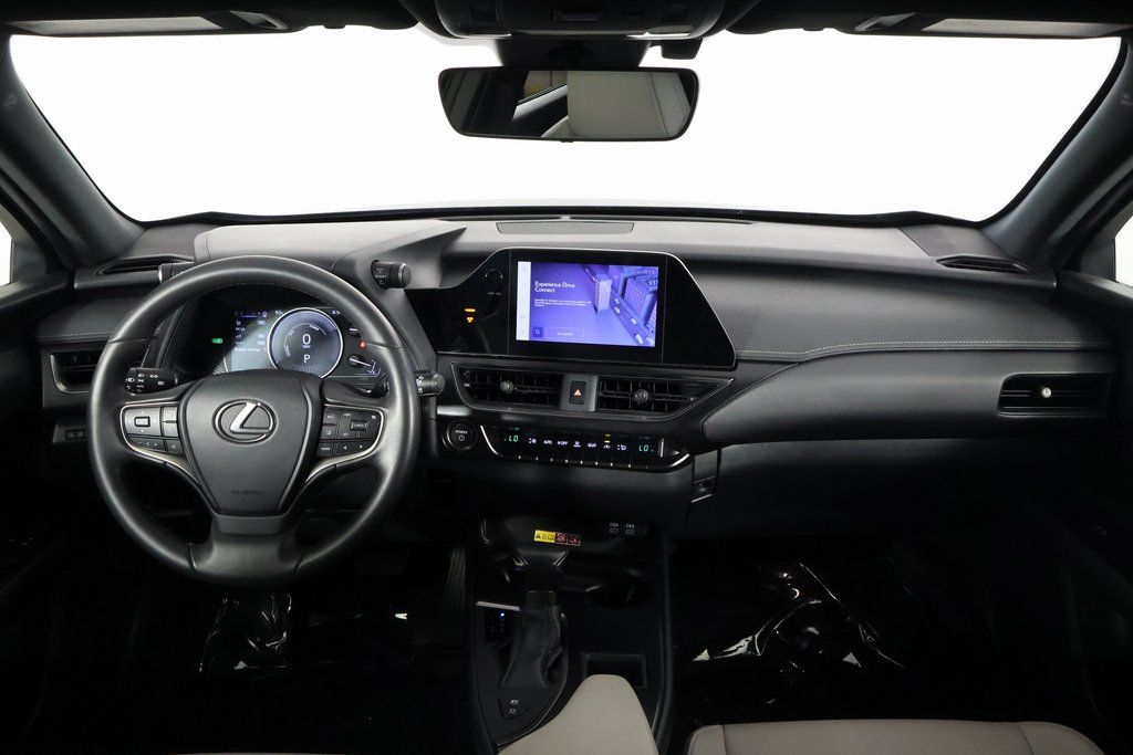 Thumbnail: 2023 Lexus UX - 8
