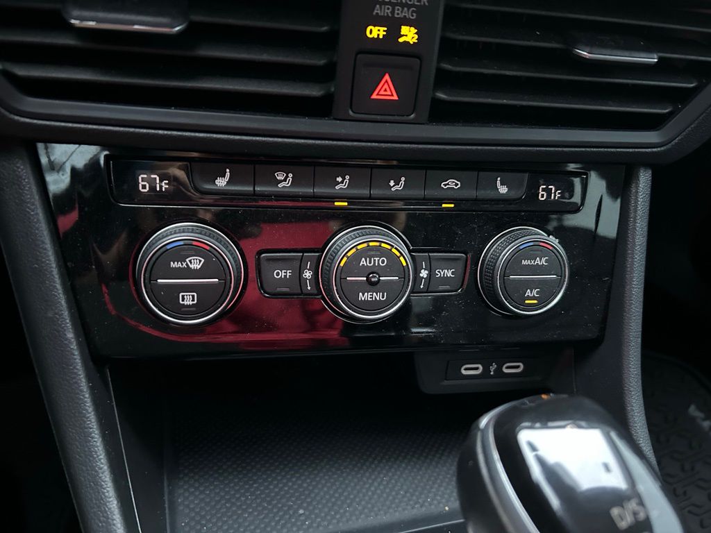 Thumbnail: 2024 Volkswagen Jetta - 25