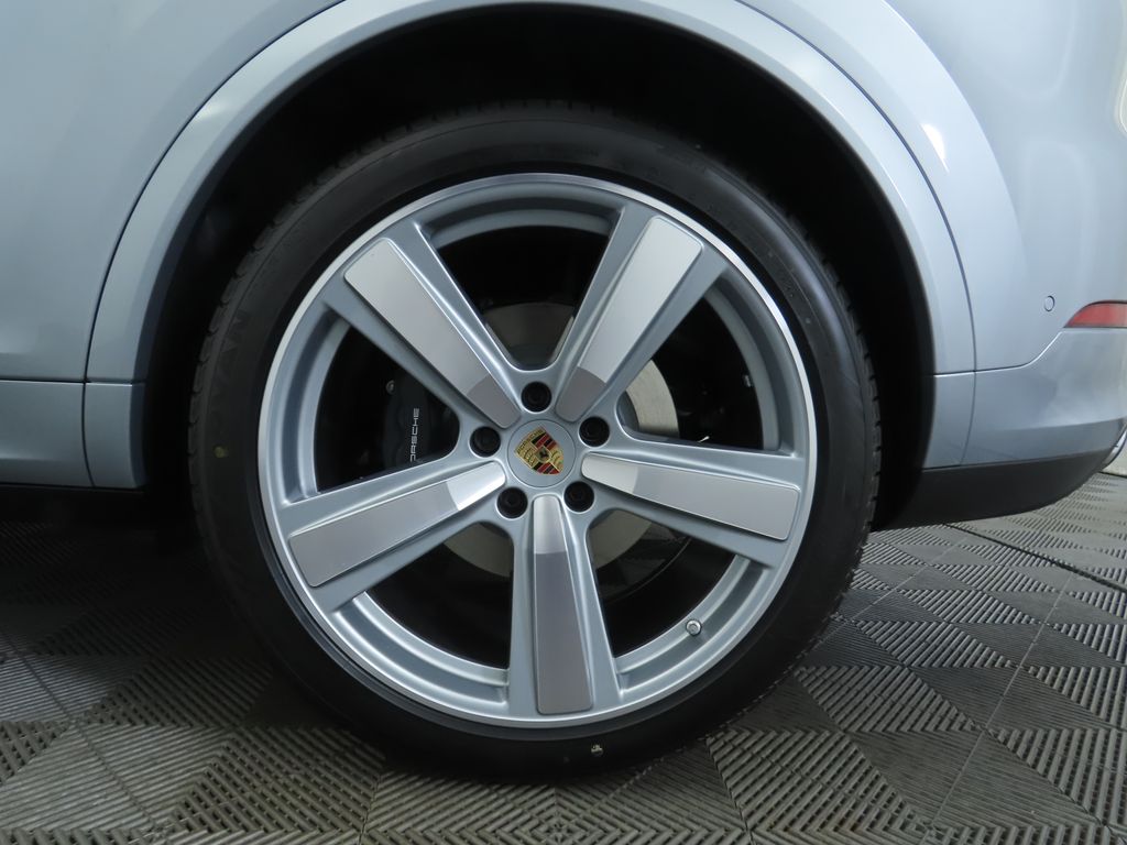 2025 Porsche   32