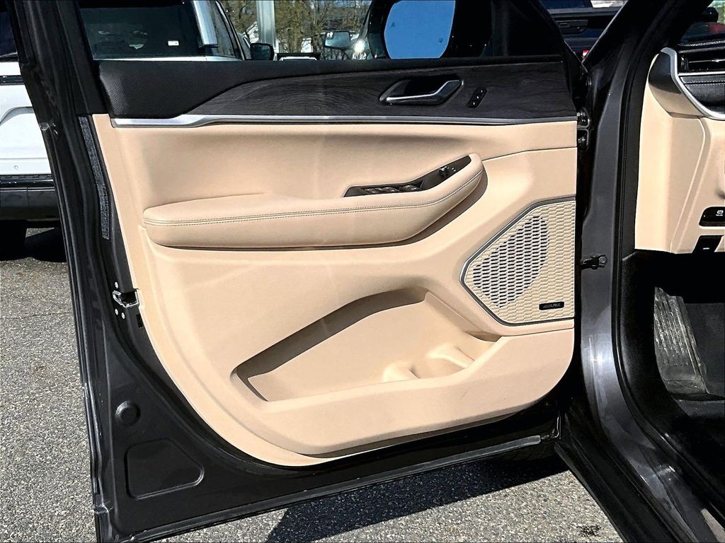 2023 Jeep Grand Cherokee L — photo 9