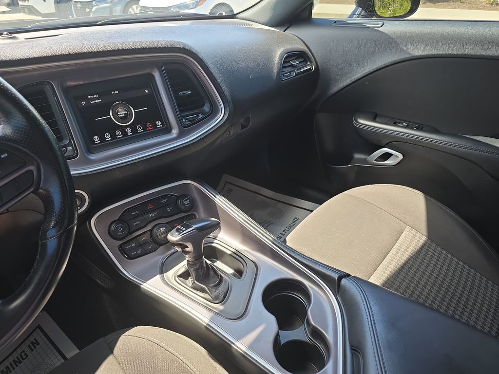 2022 Pitch Black Clearcoat Dodge Challenger R/T RWD Coupe