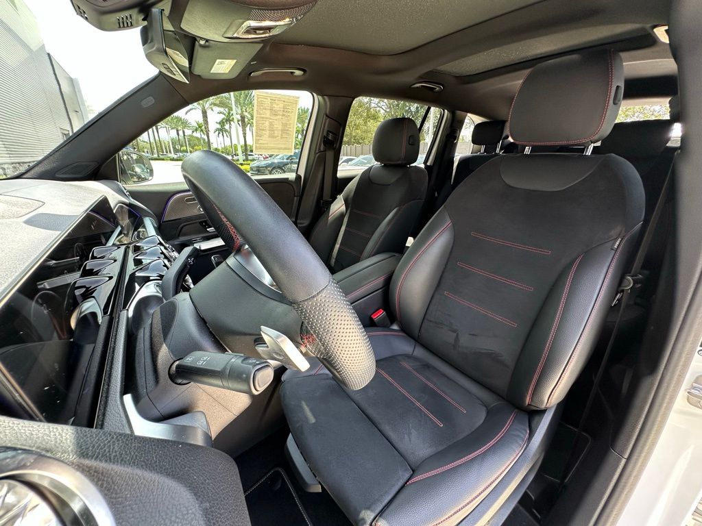 Thumbnail: 2023 Mercedes-Benz GLB - 5