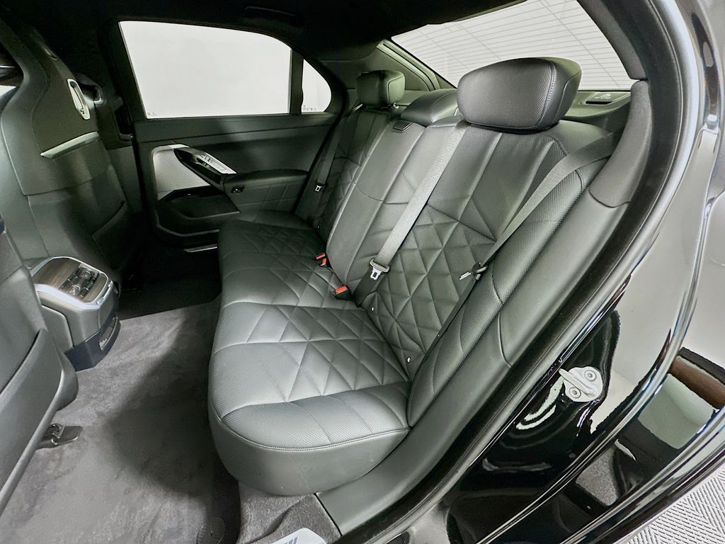 Thumbnail: 2023 BMW 7 Series - 24