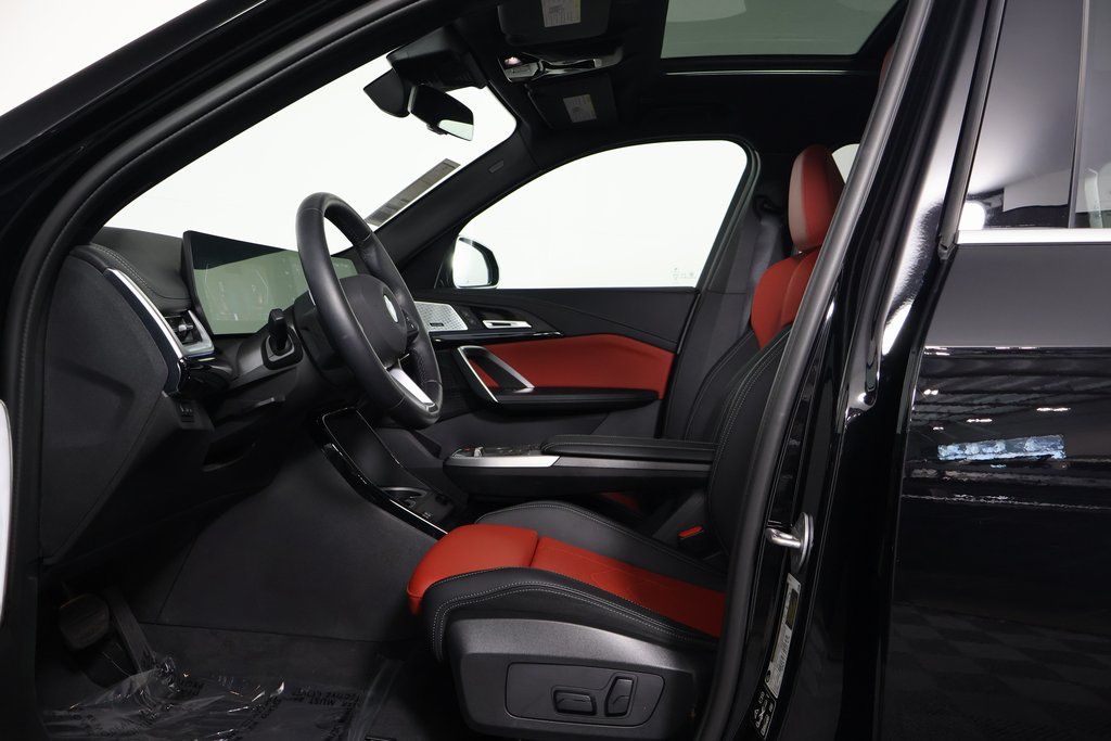 Thumbnail: 2025 BMW X1 - 10