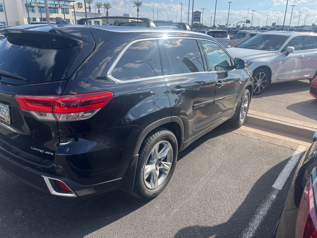 Thumbnail: 2017 Toyota Highlander - 4