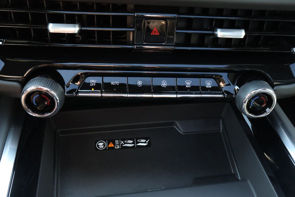 Thumbnail: 2025 Chevrolet Suburban - 30