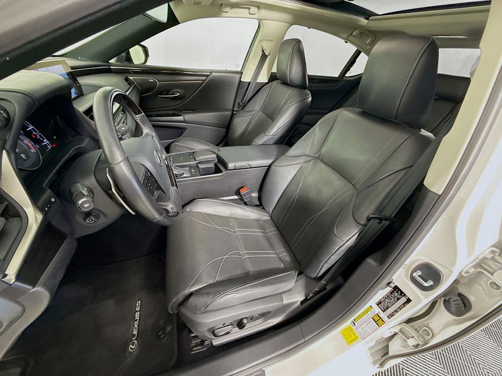 Thumbnail: 2019 Lexus ES - 21