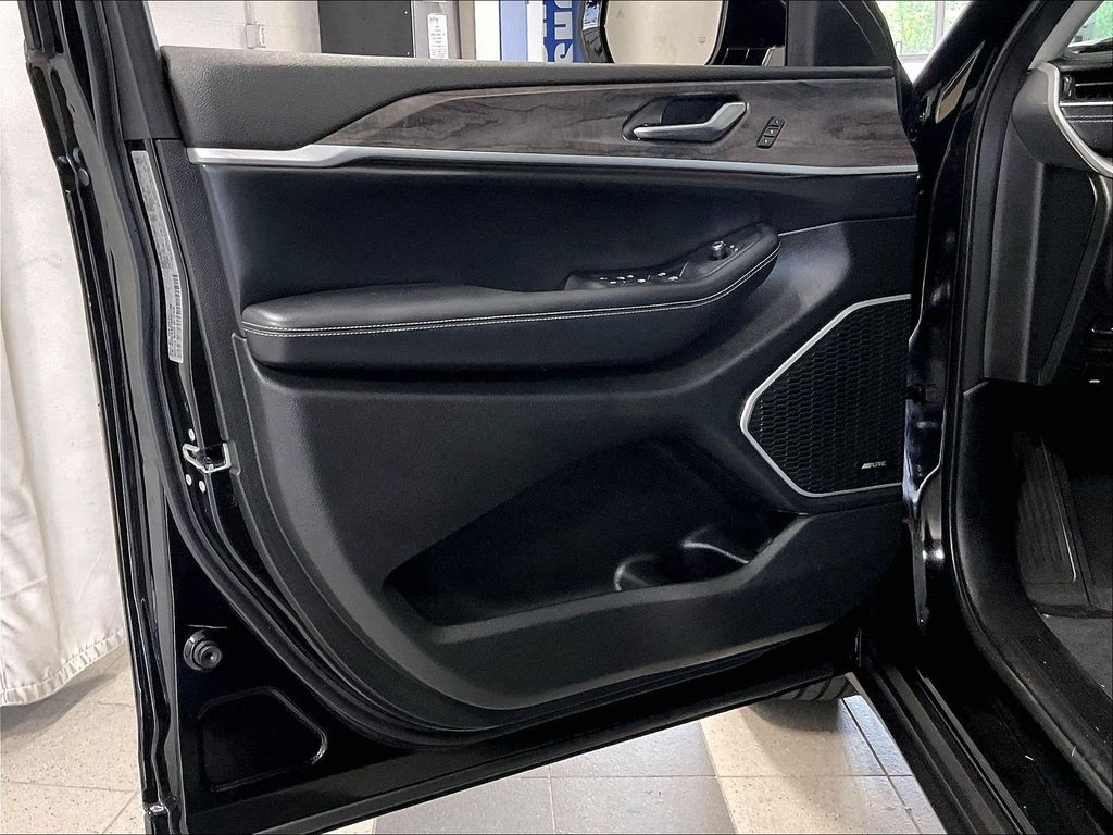 2022 Jeep Grand Cherokee L — photo 9
