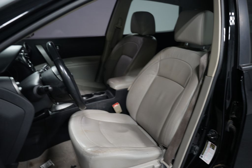 Thumbnail: 2011 Nissan Rogue - 4