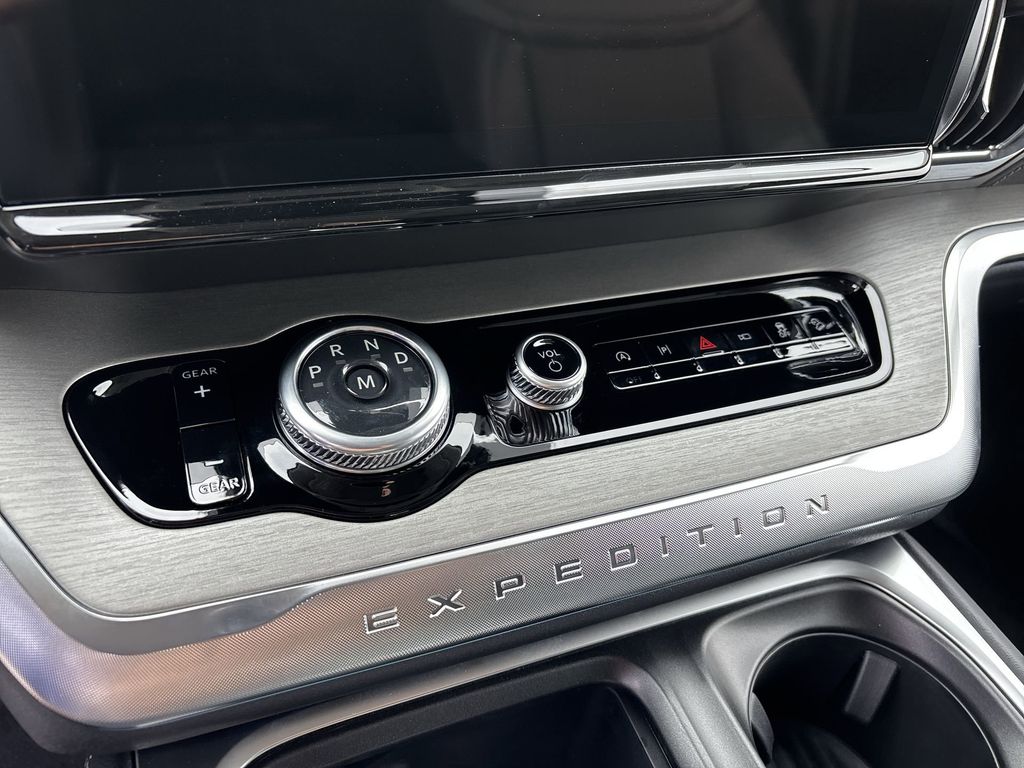 New 2026 Glacier Gray Metallic Tri-Coat Ford MAX Platinum® image 22