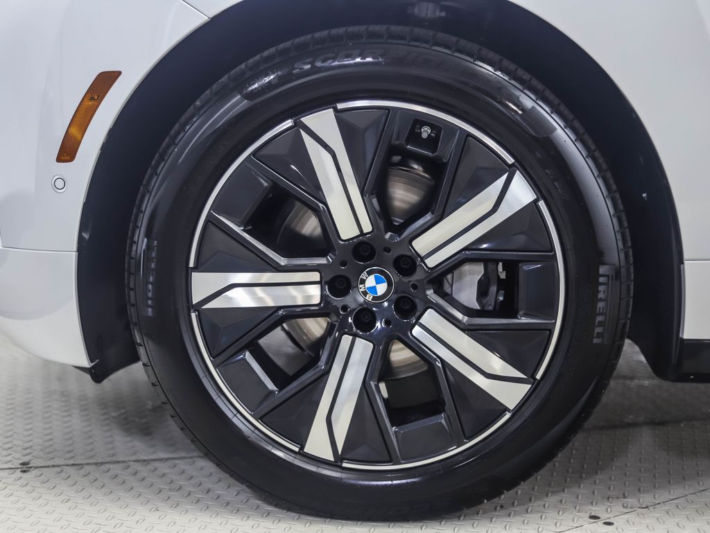 Thumbnail: 2026 BMW iX - 2