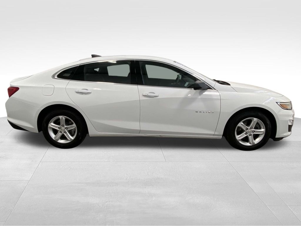 2023 Chevrolet Malibu LS photo 2