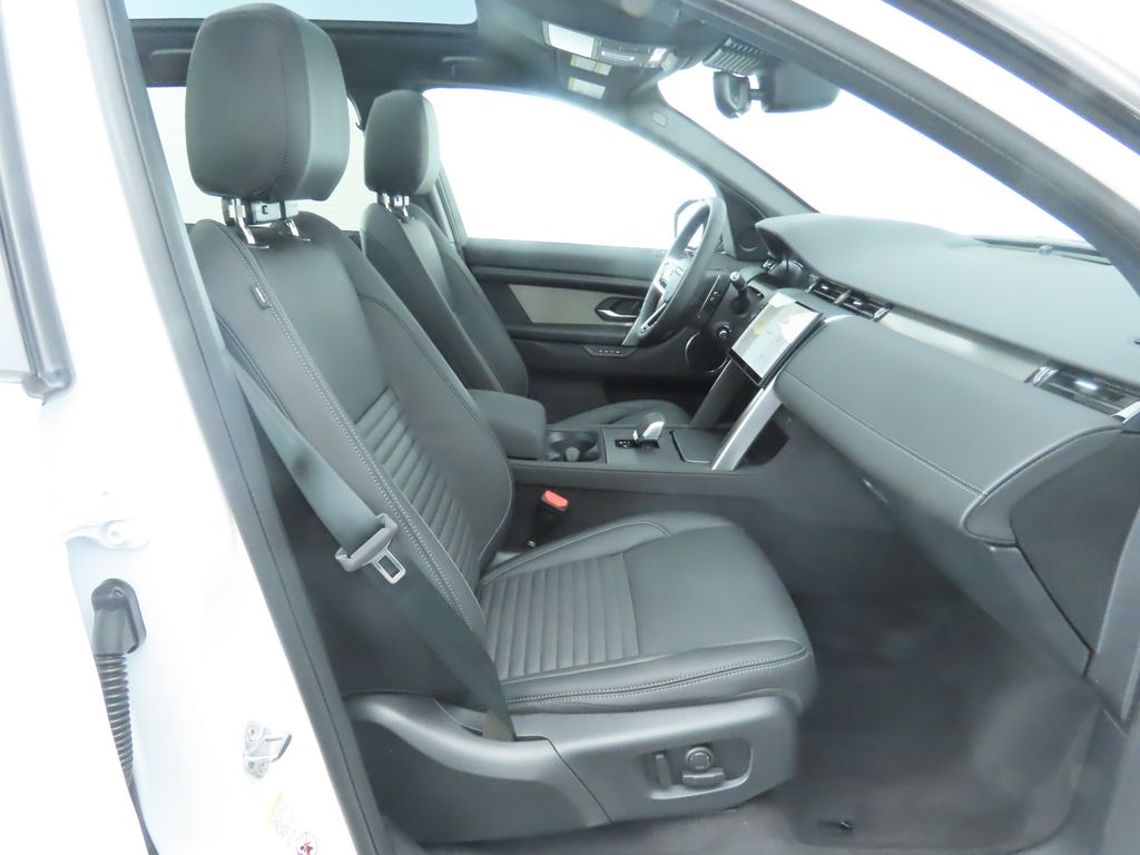 Thumbnail: 2024 Land Rover Discovery Sport - 22