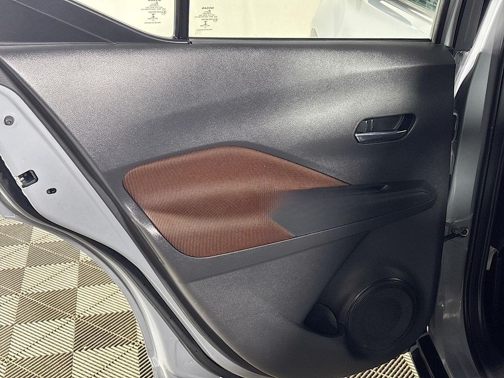 2021 Nissan Kicks SR