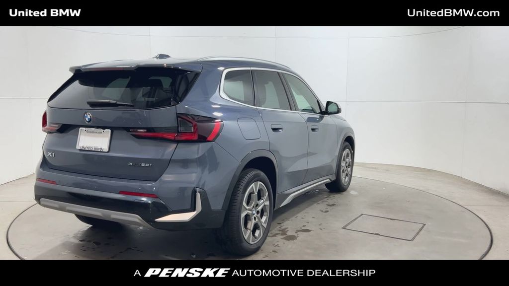 Thumbnail: 2023 BMW X1 - 8