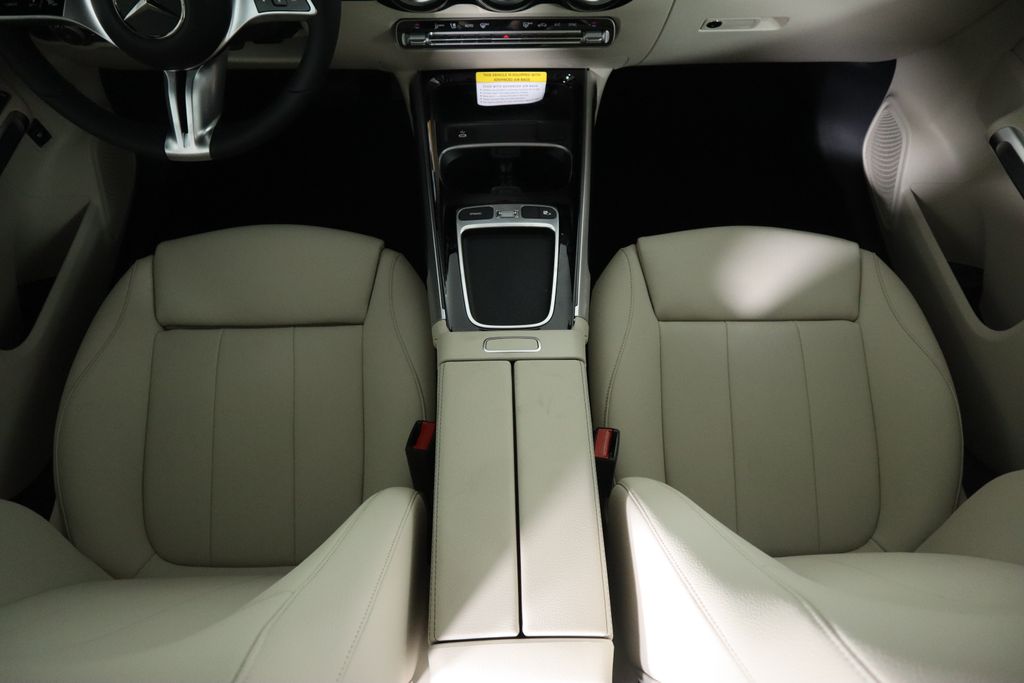 Thumbnail: 2025 Mercedes-Benz GLB - 16