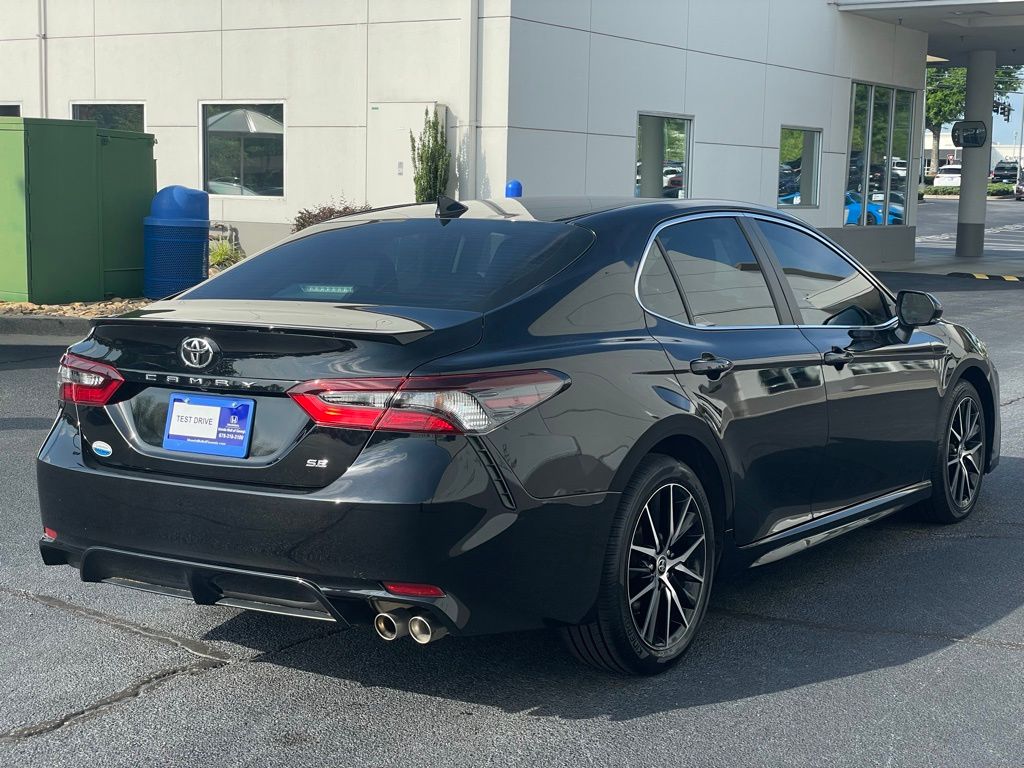 2022 Toyota Camry SE 6