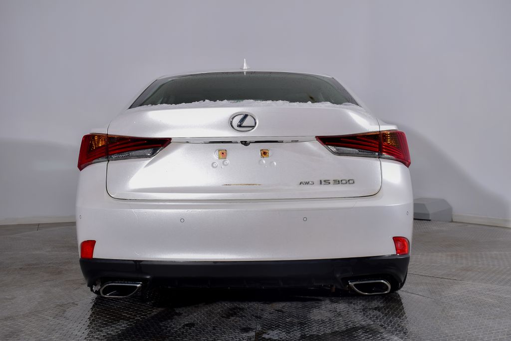 Thumbnail: 2018 Lexus IS - 4