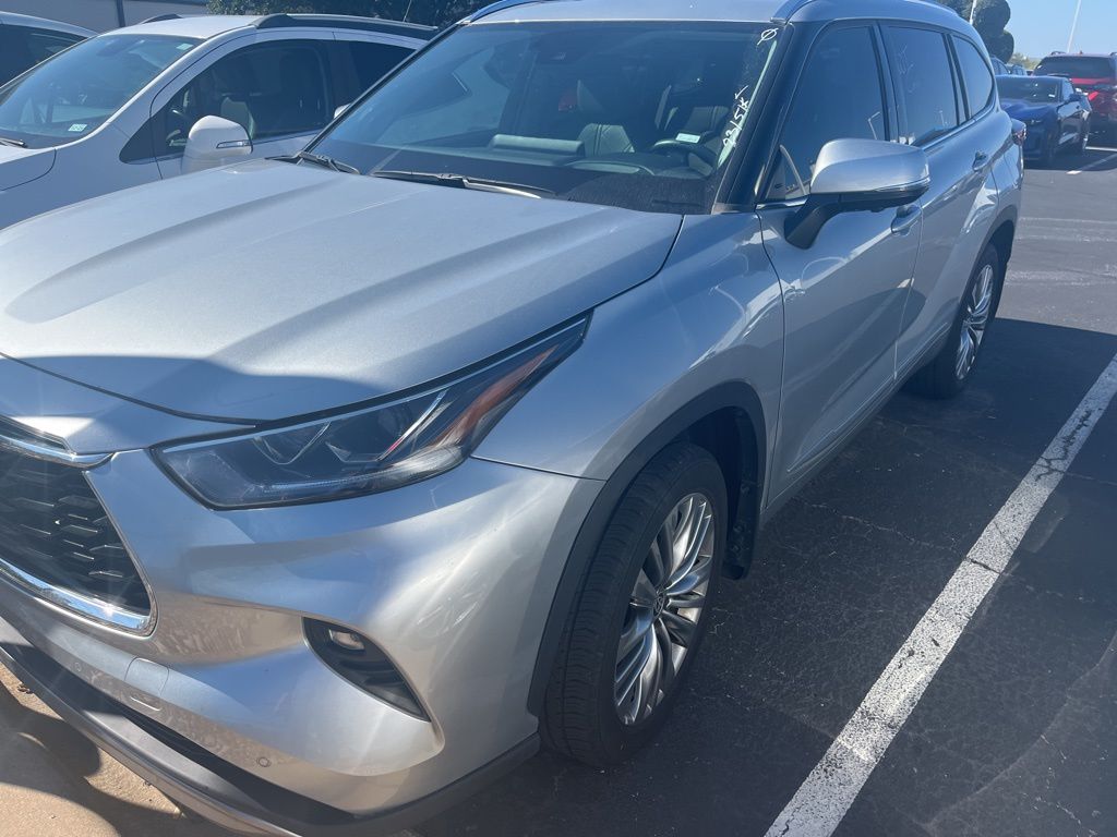 Thumbnail: 2023 Toyota Highlander - 6