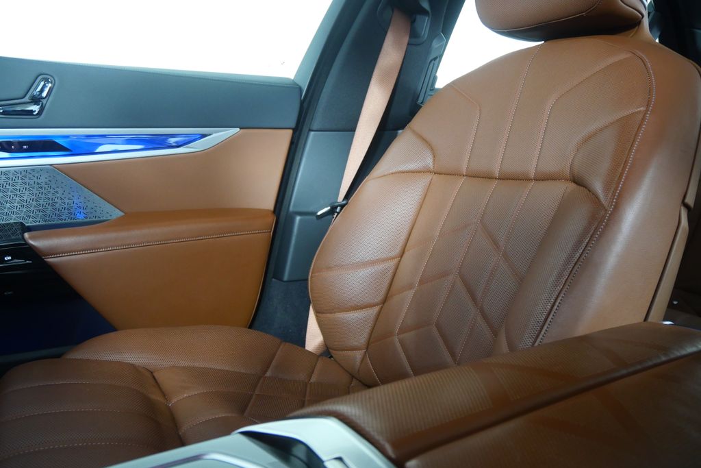 Thumbnail: 2023 BMW 7 Series - 25