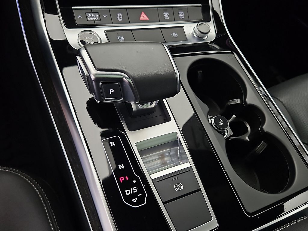 Thumbnail: 2021 Audi Q8 - 16