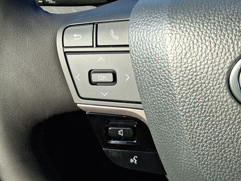 Thumbnail: 2025 Toyota Camry - 22