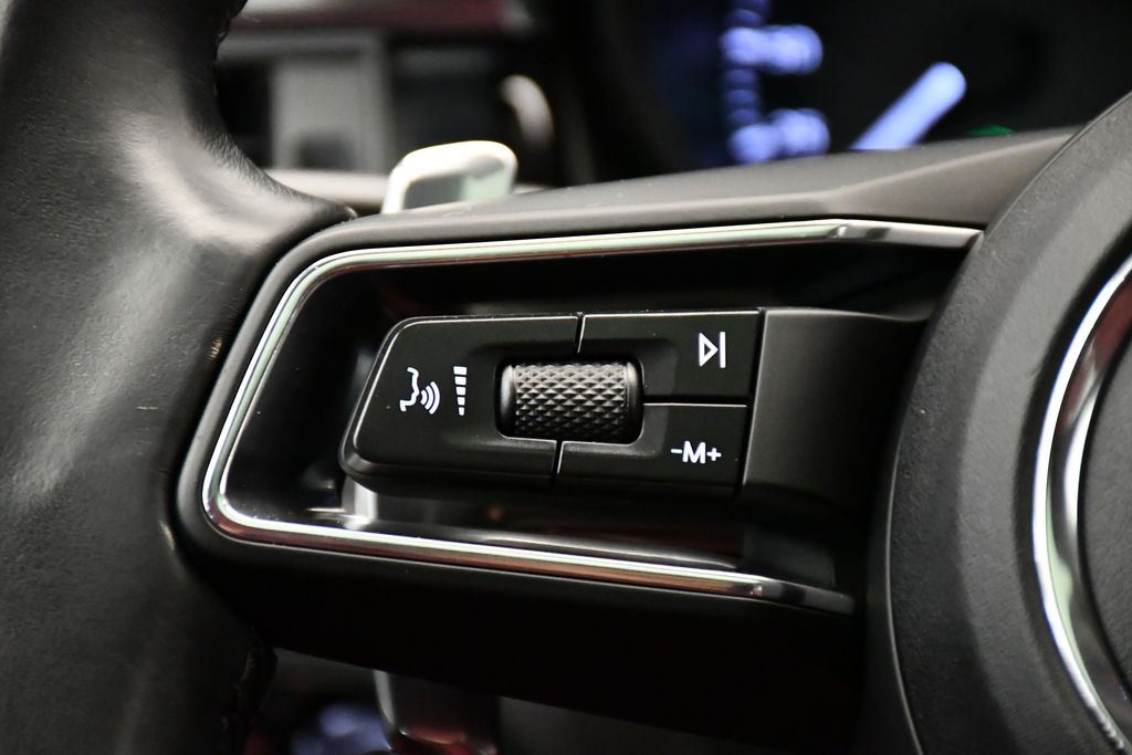 Thumbnail: 2023 Porsche Macan - 26