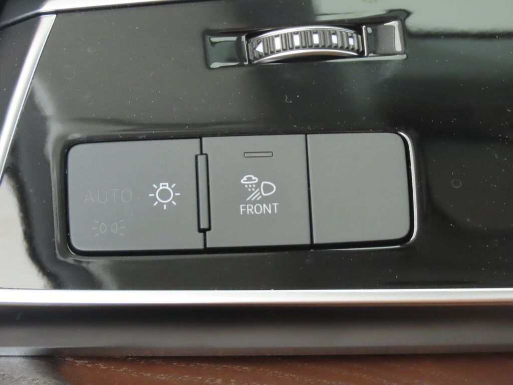 Thumbnail: 2022 Audi Q8 - 19