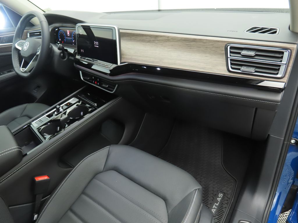 Thumbnail: 2026 Volkswagen Atlas - 17