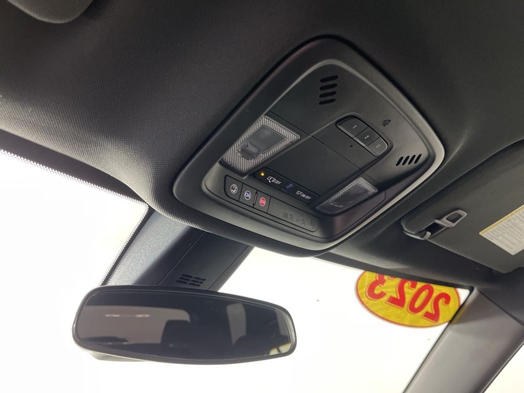 Thumbnail: 2023 Chevrolet Traverse - 27