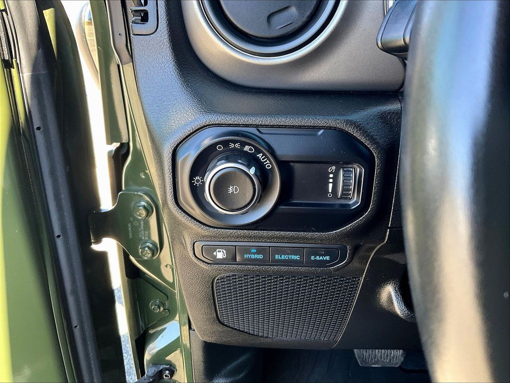 2023 Jeep Wrangler — photo 27