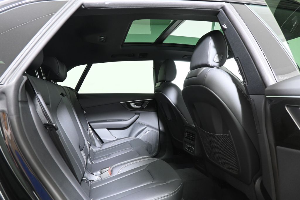 Thumbnail: 2025 Audi Q8 - 20