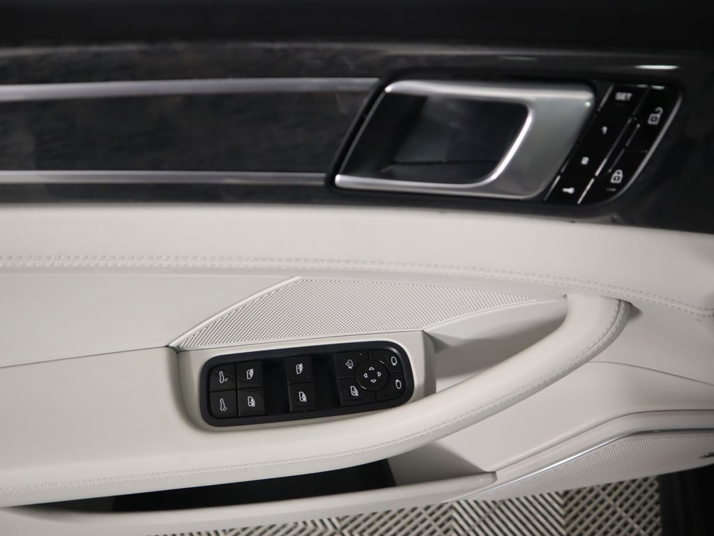 Thumbnail: 2019 Porsche Panamera - 24