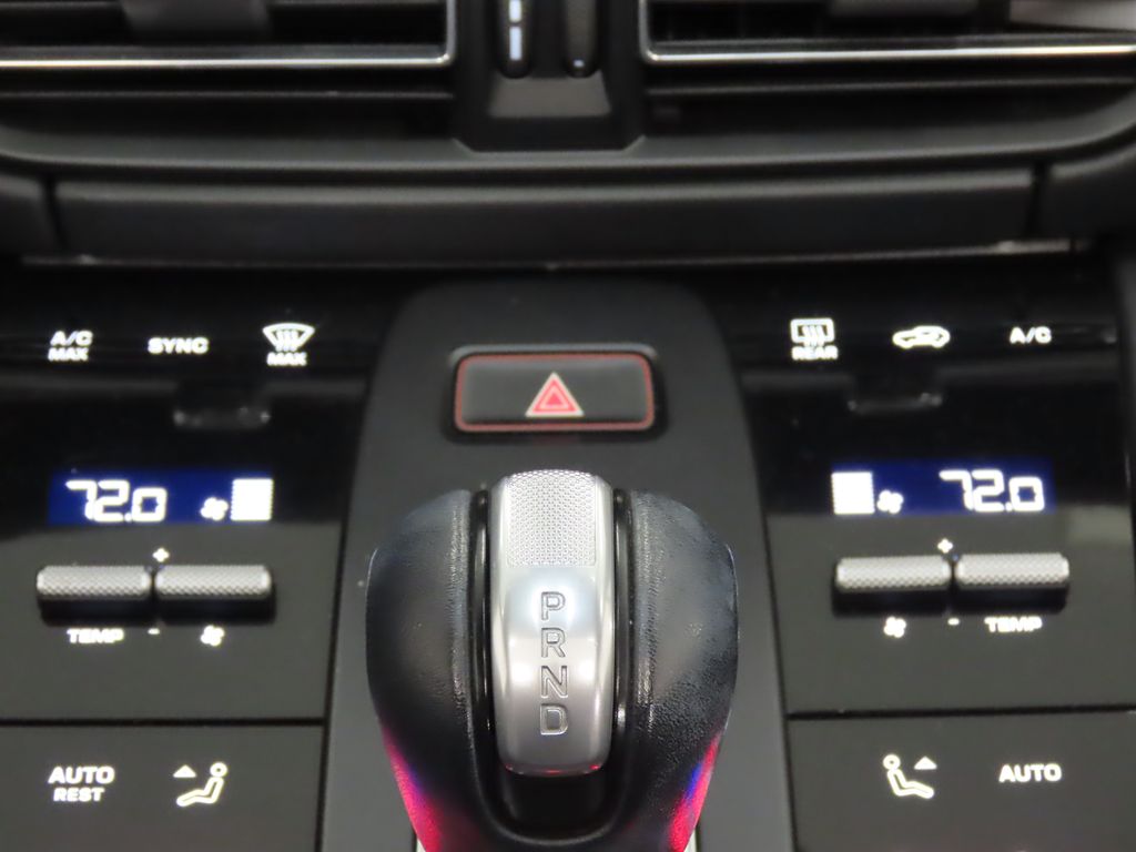 Thumbnail: 2023 Porsche Macan - 25