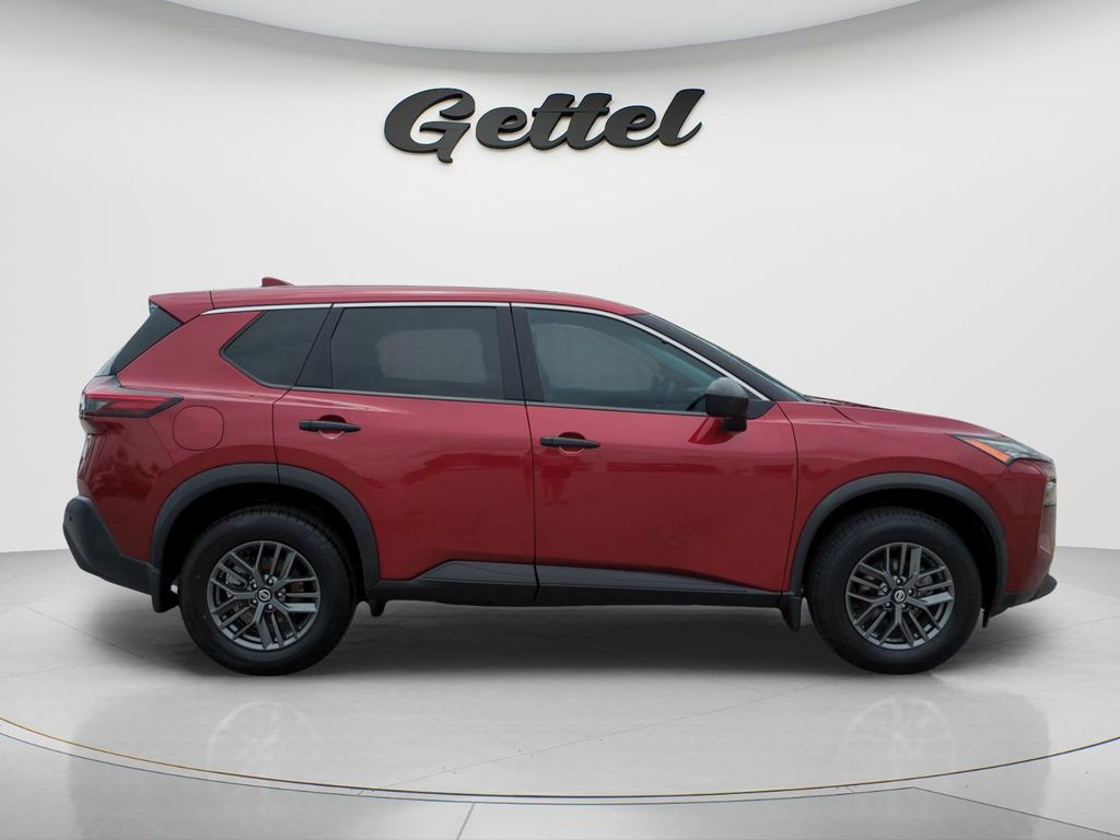 Used 2021 Red Nissan S image 4