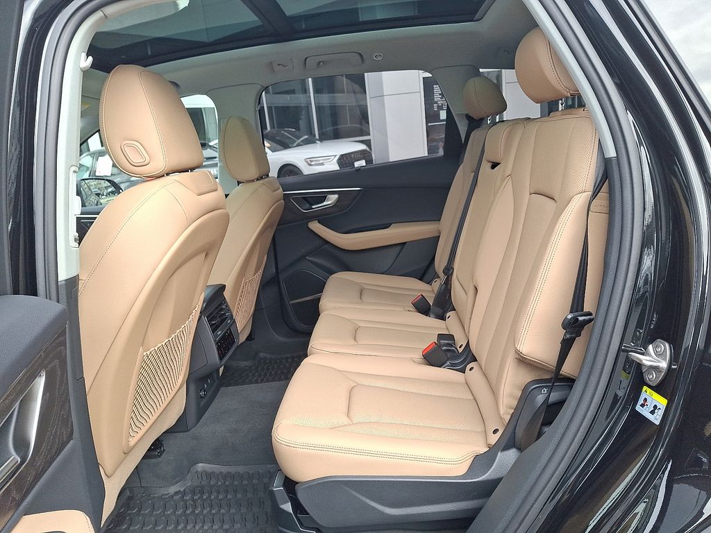 Thumbnail: 2026 Audi Q7 - 7