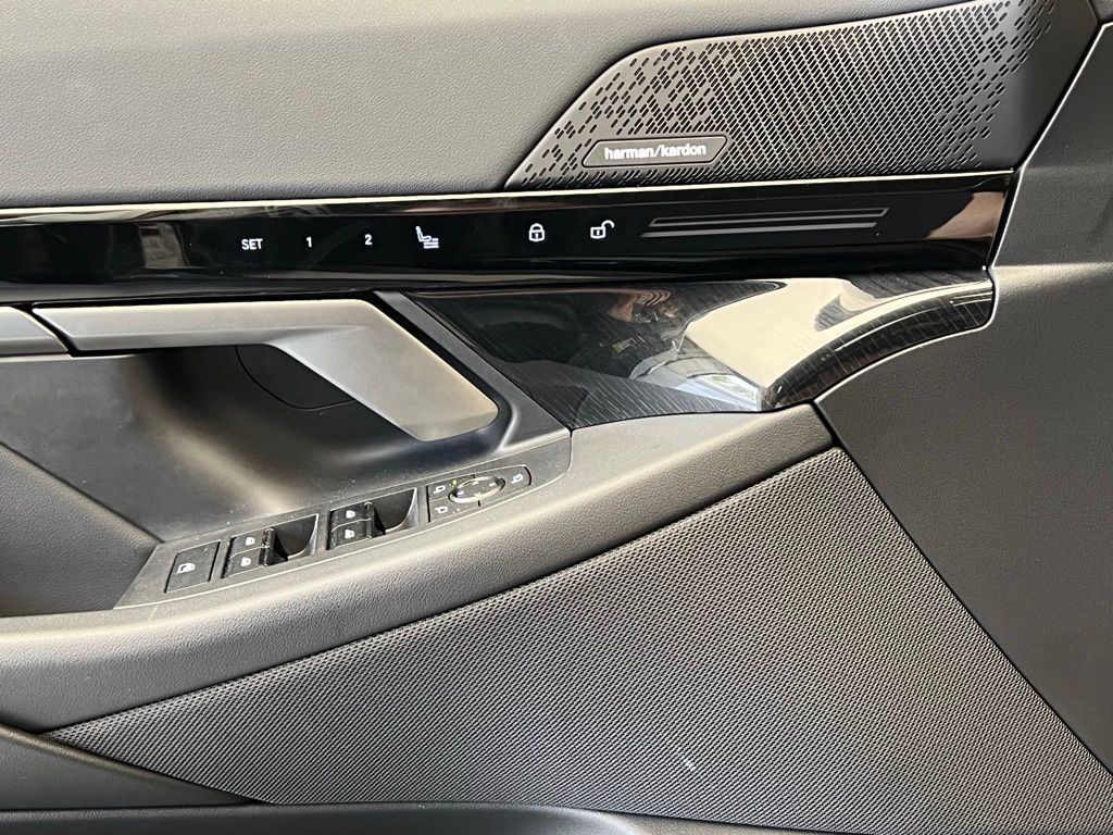 2024 BMW 5 Series 530i 21