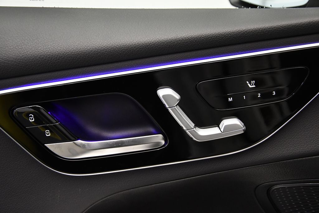 Thumbnail: 2025 Mercedes-Benz GLC - 32