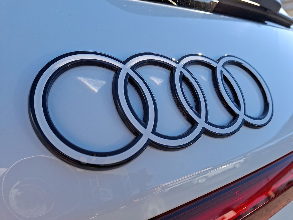 Thumbnail: 2025 Audi Q6 e-tron - 30