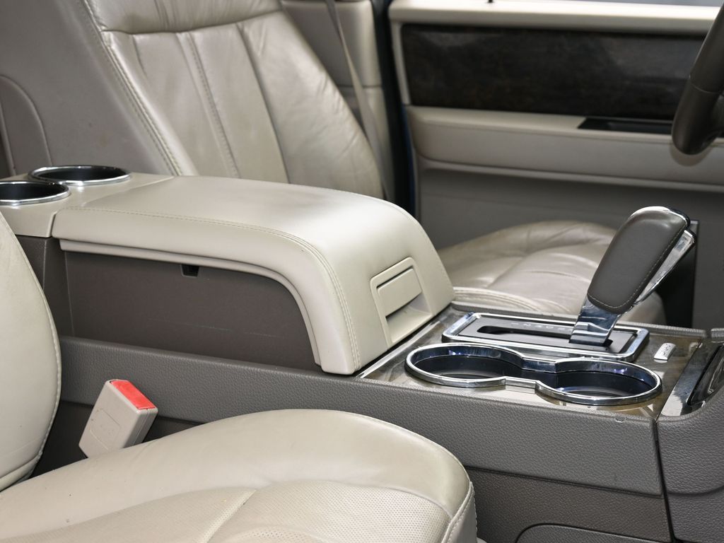 Used 2016 Midnight Lincoln Select image 50