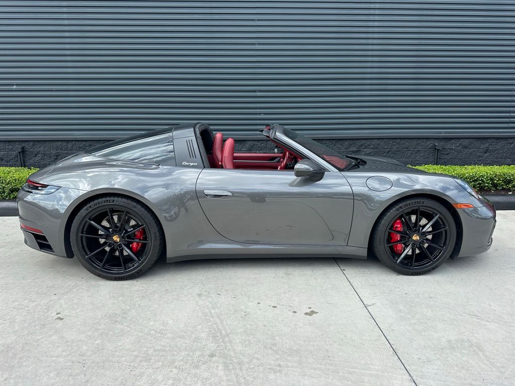 Thumbnail: 2022 Porsche 911 - 11