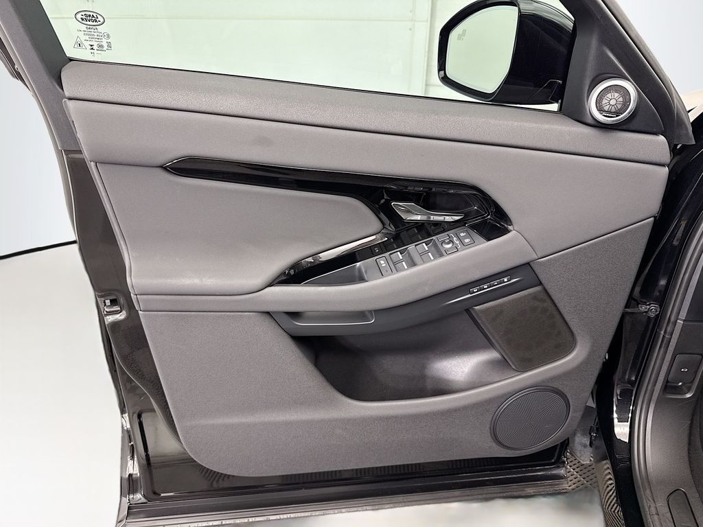 Thumbnail: 2025 Land Rover Range Rover Evoque - 23