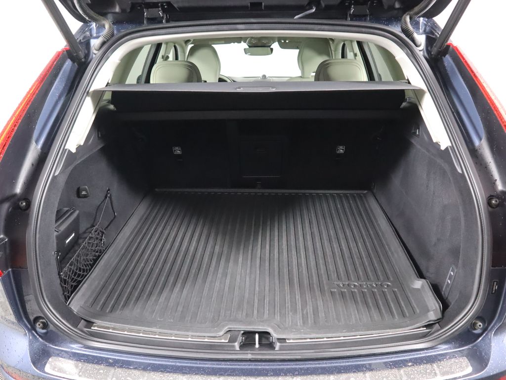 Thumbnail: 2023 Volvo XC60 - 27